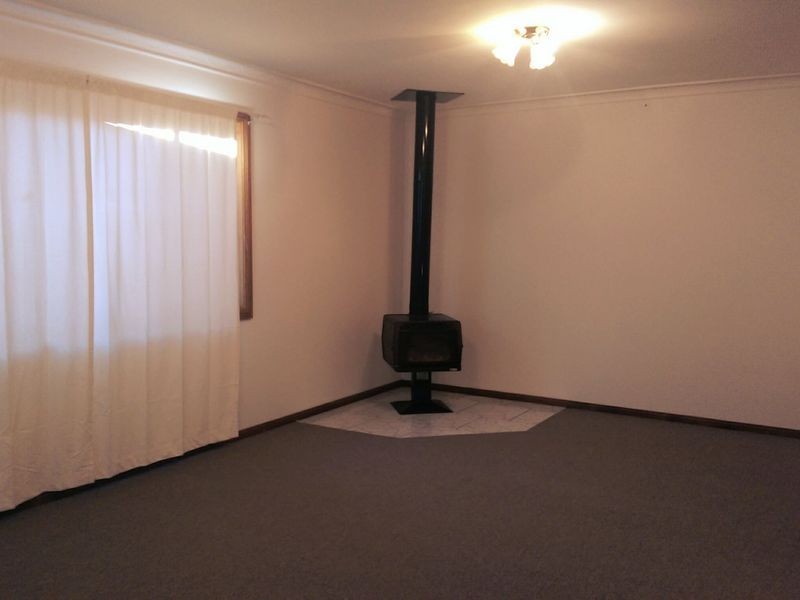 8 Dibbs Street, Wellington NSW 2820