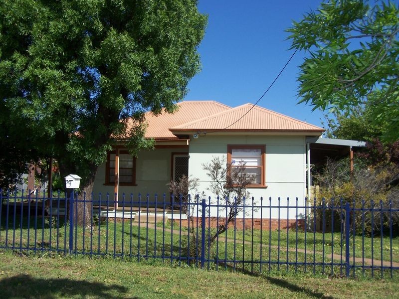 9 Charles Street, Wellington NSW 2820