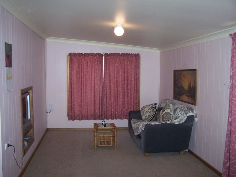 9 Charles Street, Wellington NSW 2820