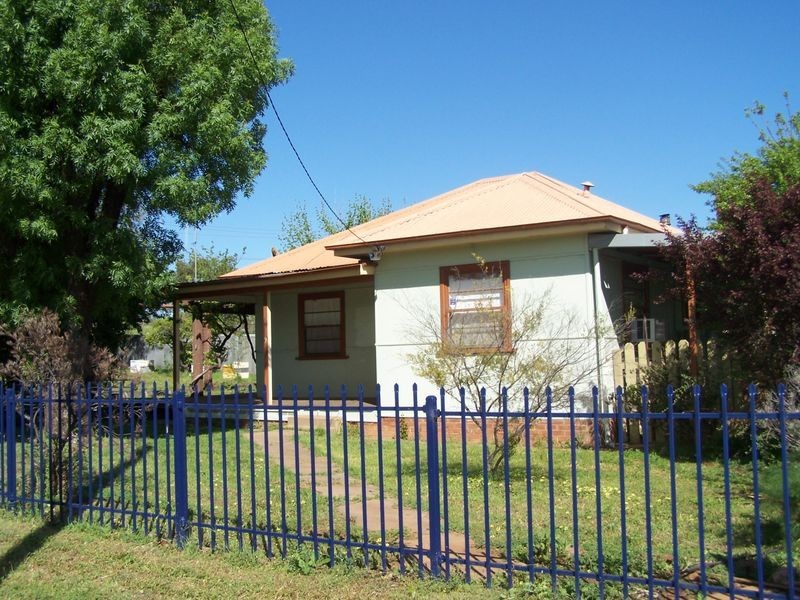 9 Charles Street, Wellington NSW 2820