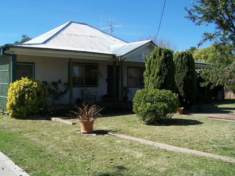 74 Montefiores street, Wellington NSW 2820