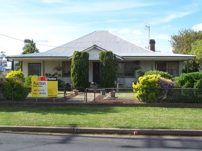 74 Montefiores street, Wellington NSW 2820