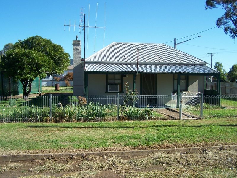 25 & 25a Arthur Street, Wellington NSW 2820