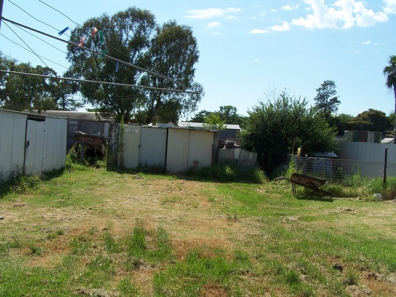 8 Railway Avenue, Wellington NSW 2820