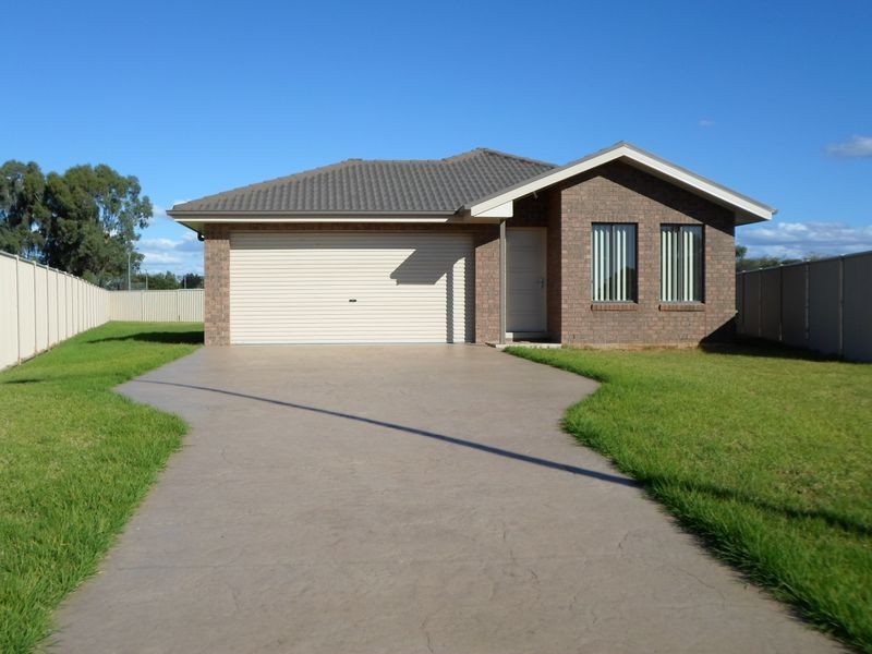 24 Grevillia Place, Wellington NSW 2820