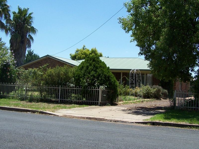 76 Montefiores Street, Wellington NSW 2820