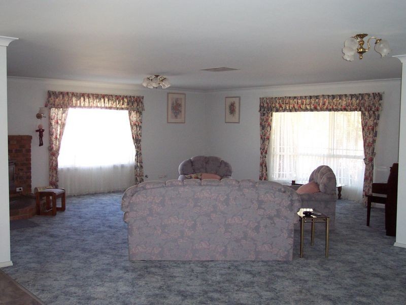 76 Montefiores Street, Wellington NSW 2820