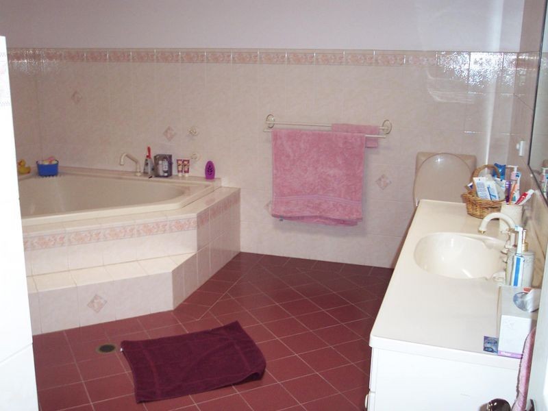 76 Montefiores Street, Wellington NSW 2820