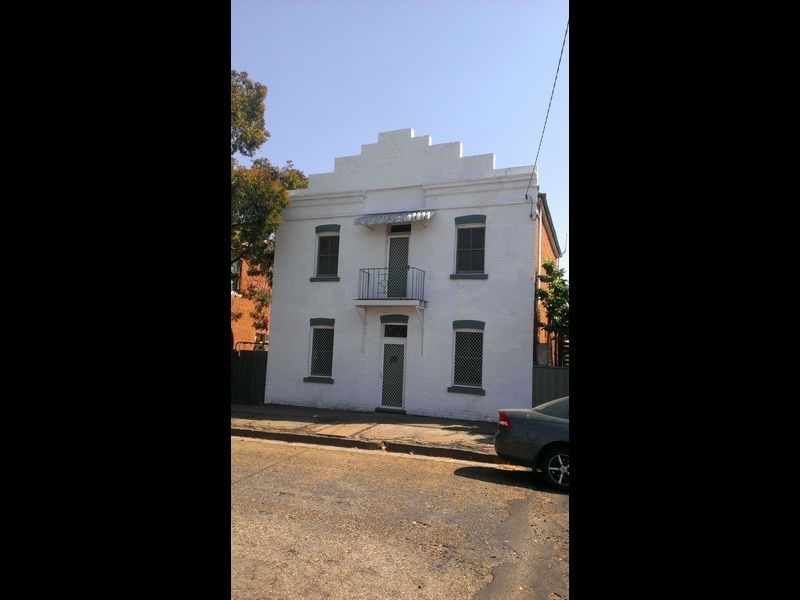 2/66 Swift Street, Wellington NSW 2820