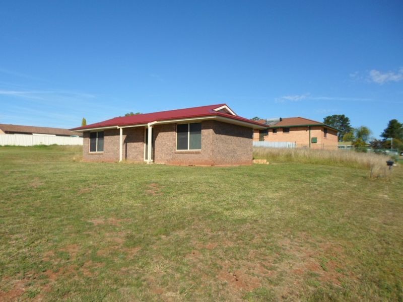 18 Bangalla Crescent, Wellington NSW 2820