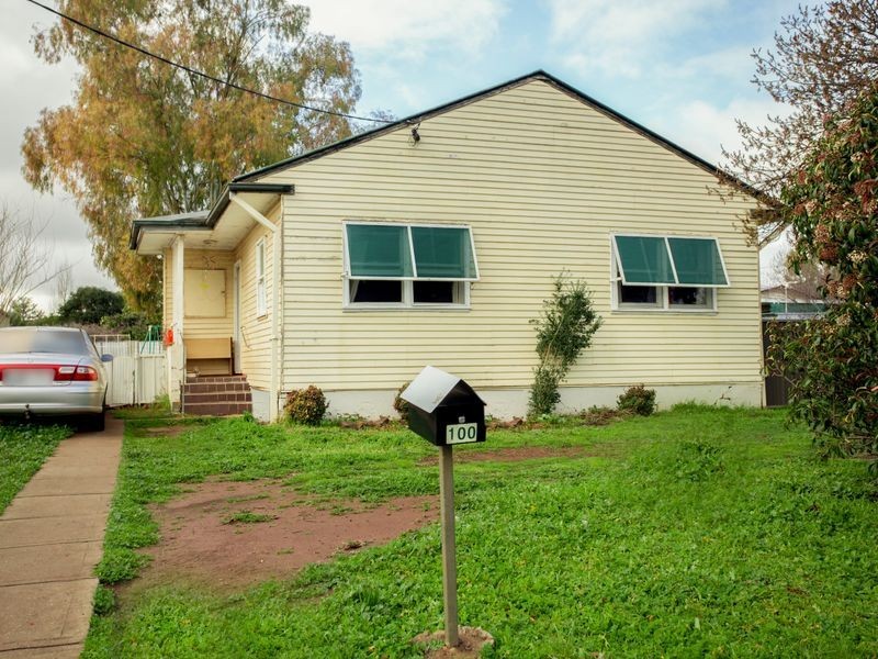 100 Simpson Street, Wellington NSW 2820