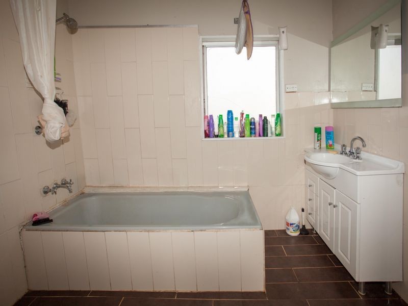 100 Simpson Street, Wellington NSW 2820