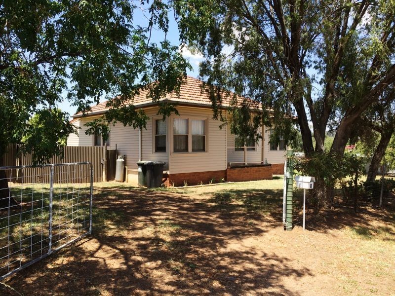 7 Samuel Street, Wellington NSW 2820