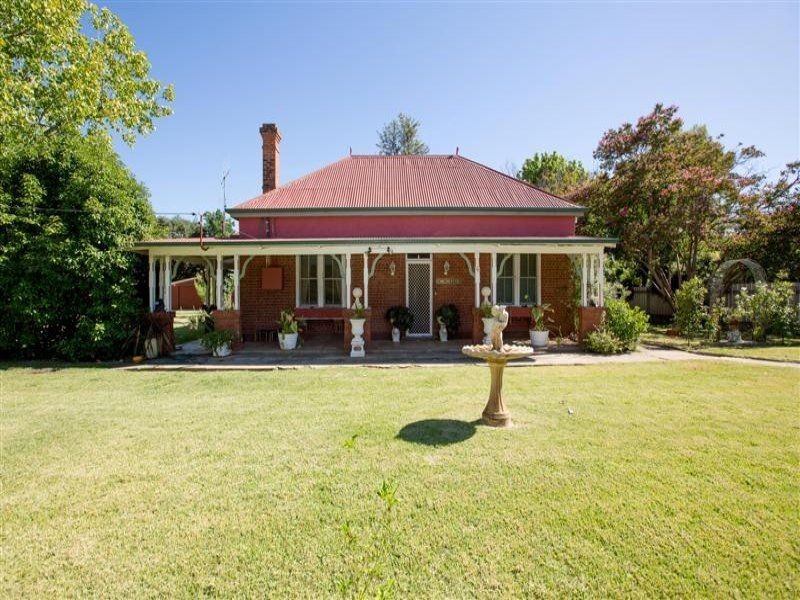 4 Warne Street, Wellington NSW 2820