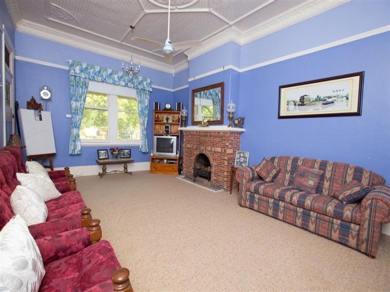 4 Warne Street, Wellington NSW 2820