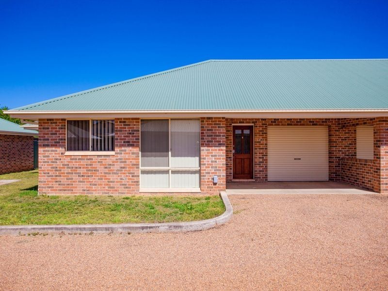 2/11A Maxwell Street, Wellington NSW 2820