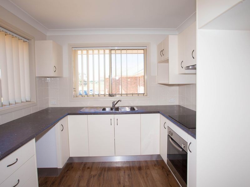 2/11A Maxwell Street, Wellington NSW 2820