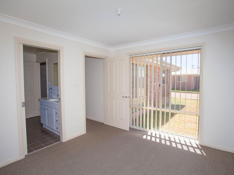 2/11A Maxwell Street, Wellington NSW 2820