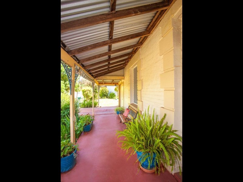 8 Kennard Street, Wellington NSW 2820