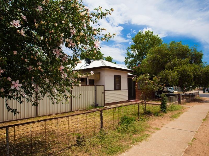 43 Lee Street, Wellington NSW 2820