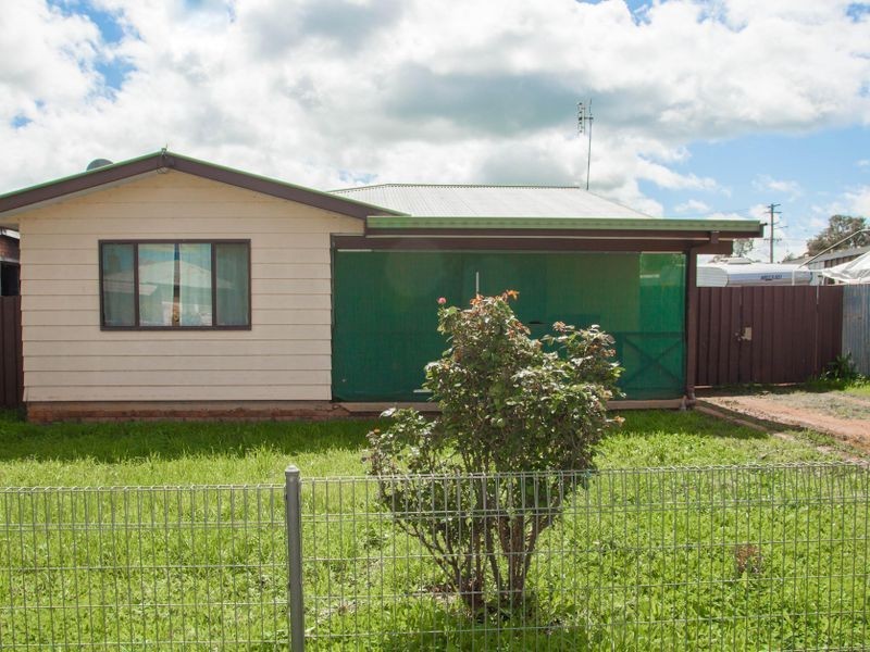 8 Dibbs Street, Wellington NSW 2820