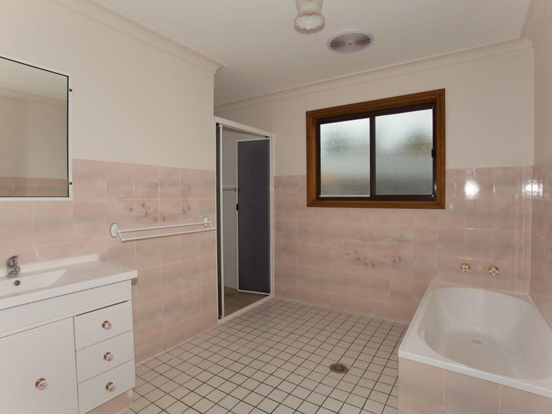 8 Dibbs Street, Wellington NSW 2820