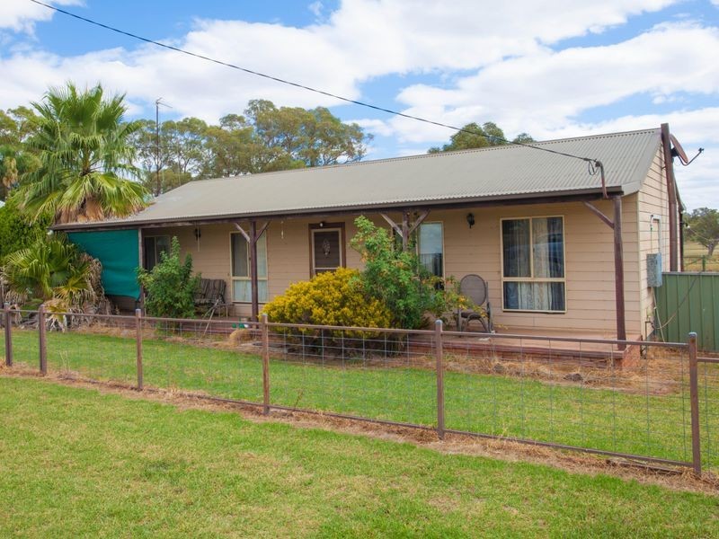 70 Railway Parade, Yeoval NSW 2868