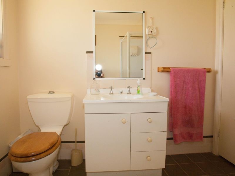 70 Railway Parade, Yeoval NSW 2868