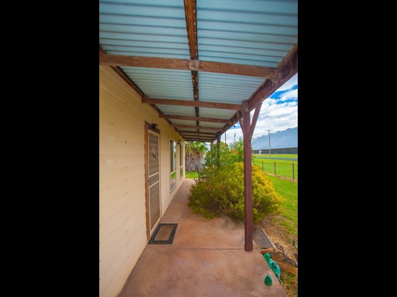 70 Railway Parade, Yeoval NSW 2868