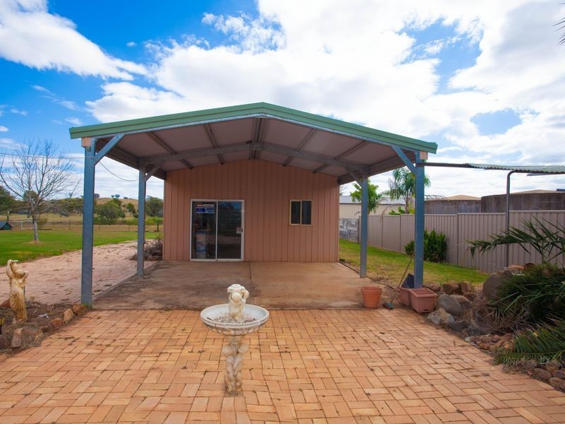 70 Railway Parade, Yeoval NSW 2868