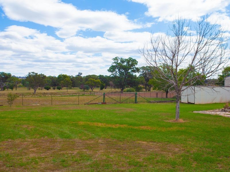 70 Railway Parade, Yeoval NSW 2868