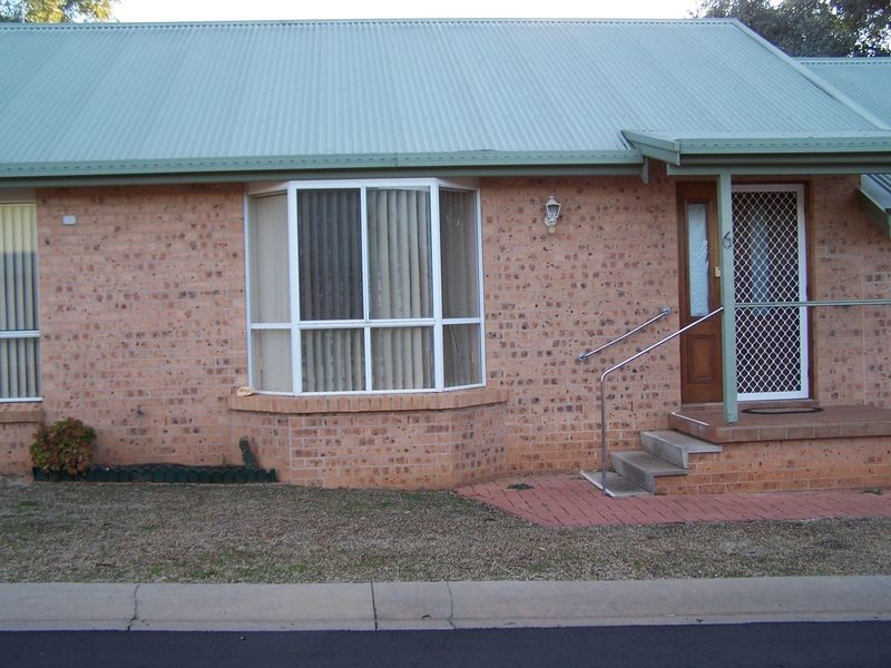 6/153 Gisborne Street, Wellington NSW 2820