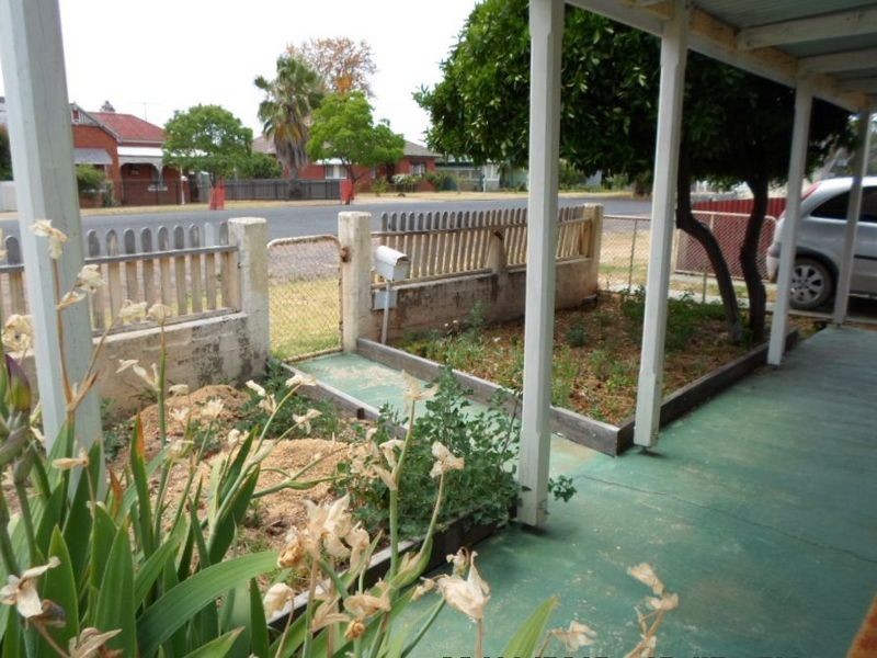 67 Whiteley Street, Wellington NSW 2820