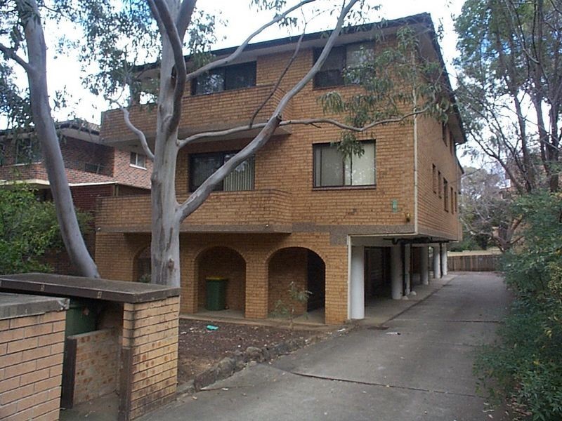 6 Queens Road, Westmead NSW 2145