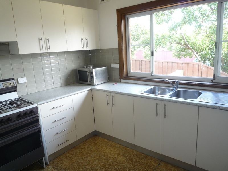 8 Anderson Road, Westmead NSW 2145