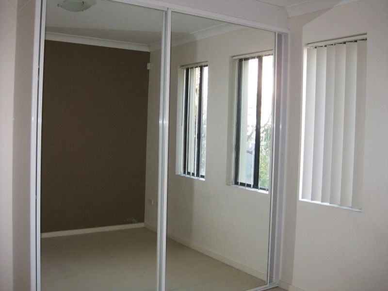 40-42 Lydbrook Street, Westmead NSW 2145