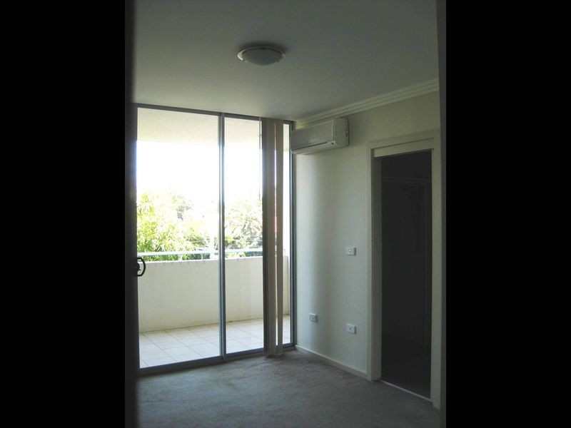 2A Lydbrook Street, Westmead NSW 2145