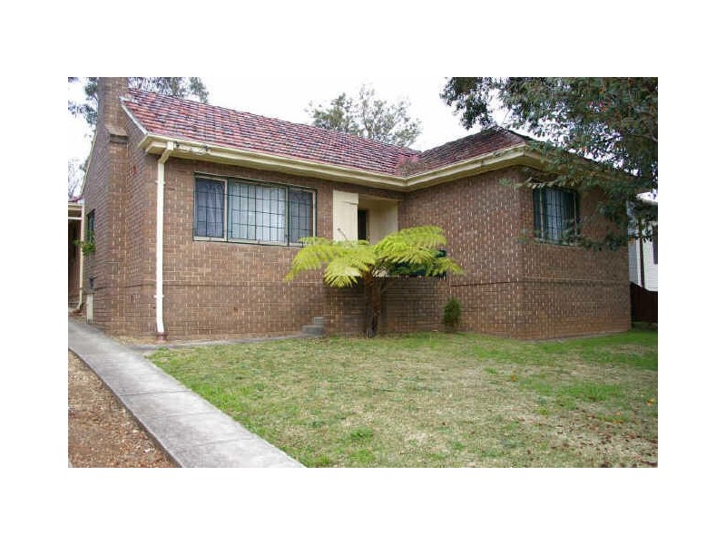 8 GOWRIE CRESCENT, Westmead NSW 2145