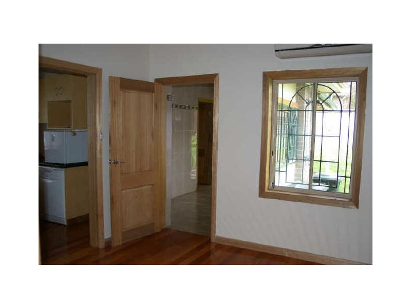 8 GOWRIE CRESCENT, Westmead NSW 2145