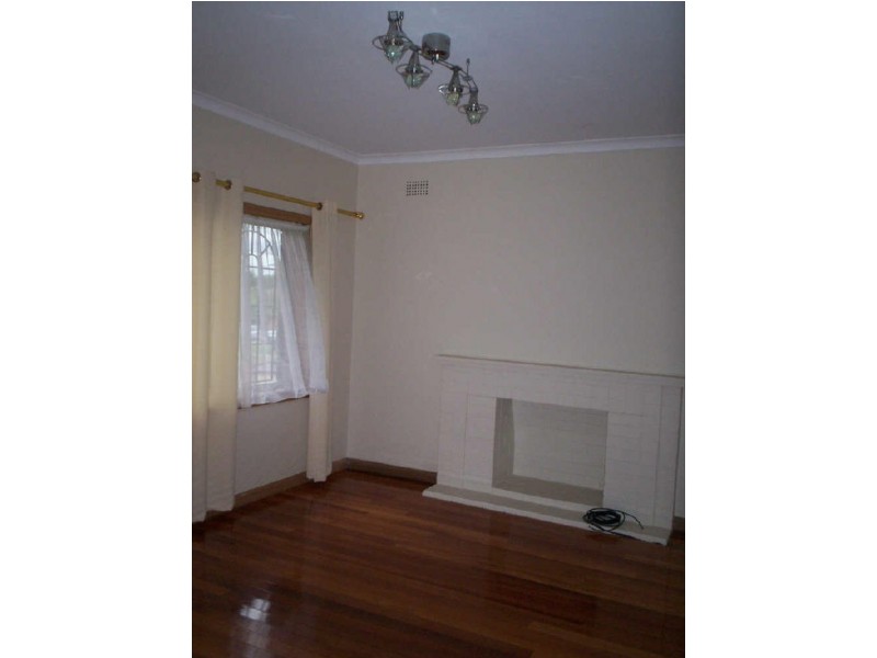 8 GOWRIE CRESCENT, Westmead NSW 2145