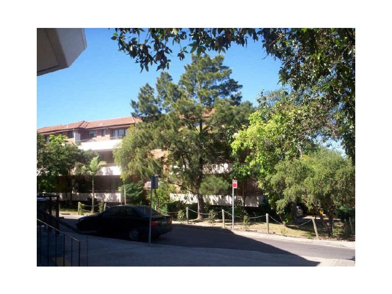 4 TOOHEY AVENUE, Westmead NSW 2145