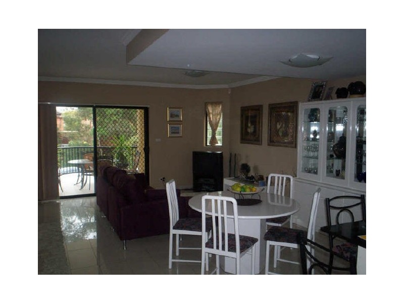 5 QUEENS RD, Westmead NSW 2145