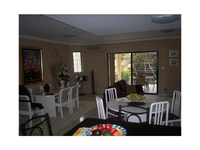 5 QUEENS RD, Westmead NSW 2145