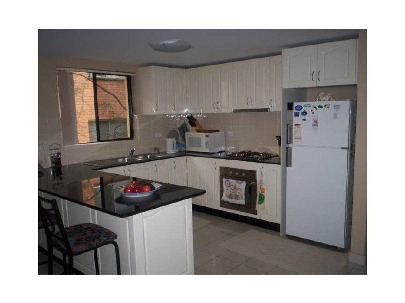 5 QUEENS RD, Westmead NSW 2145