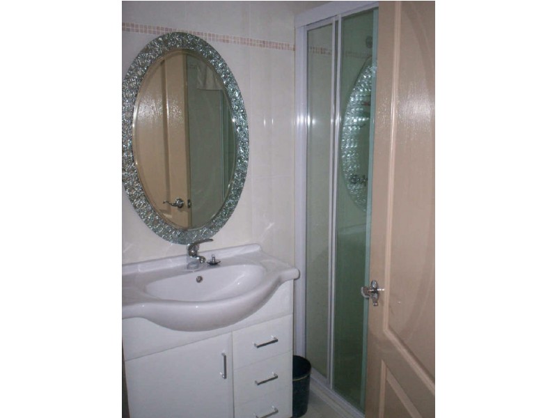 5 QUEENS RD, Westmead NSW 2145