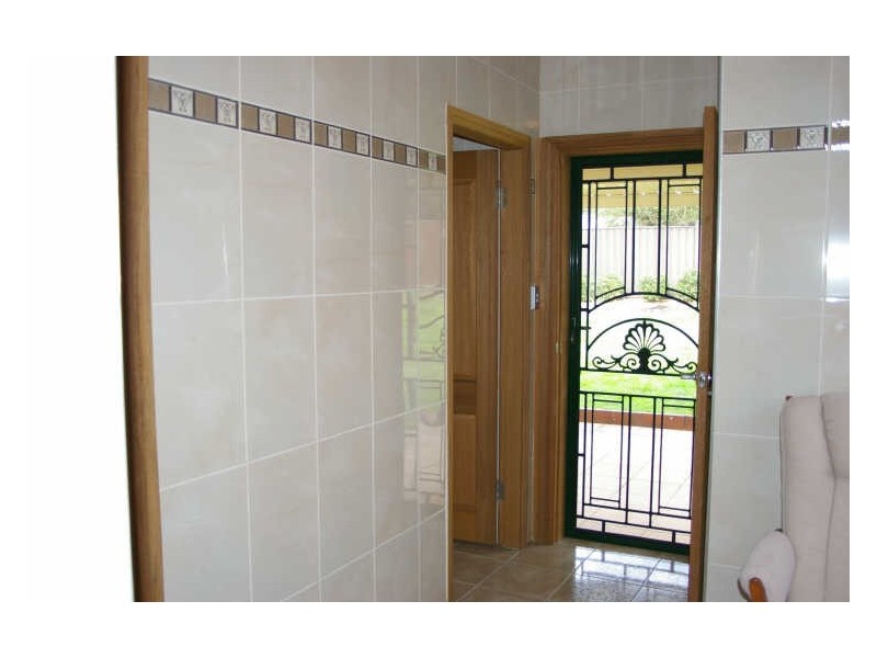 8 Gowrie Crescent, Westmead NSW 2145