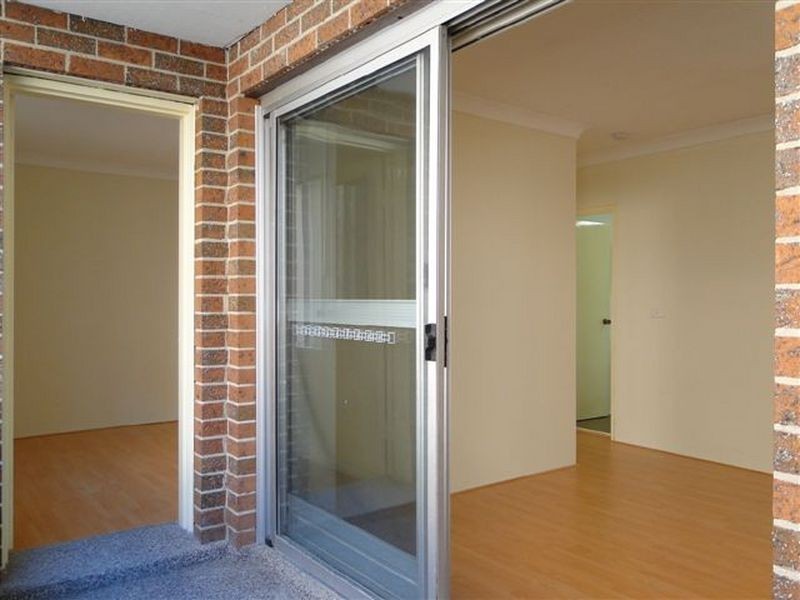 2/5 Railway Parade, Westmead NSW 2145