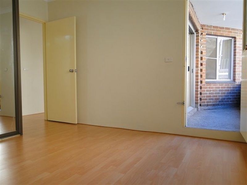 2/5 Railway Parade, Westmead NSW 2145