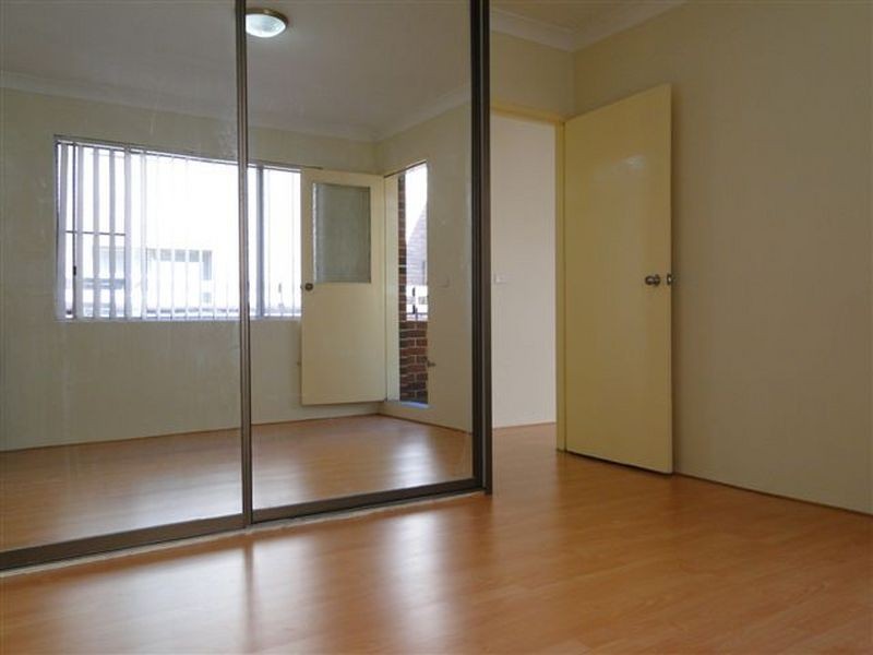 2/5 Railway Parade, Westmead NSW 2145