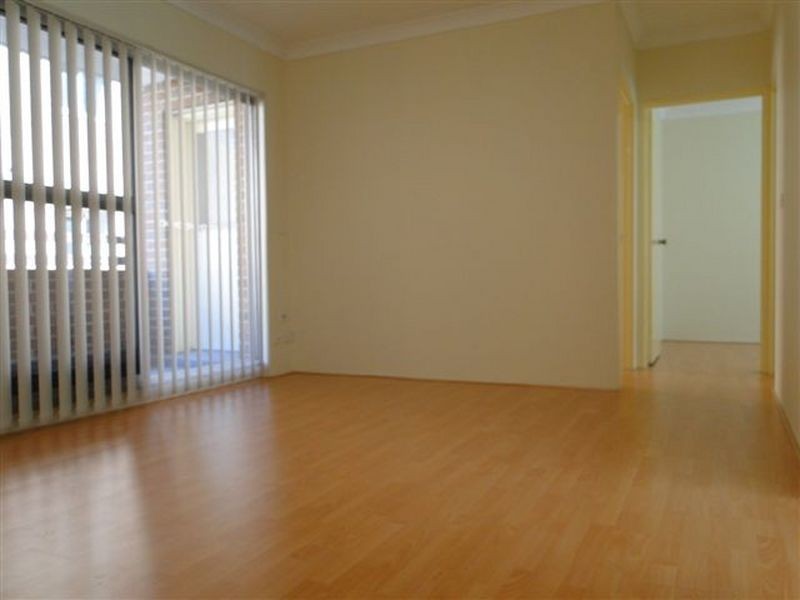 2/5 Railway Parade, Westmead NSW 2145